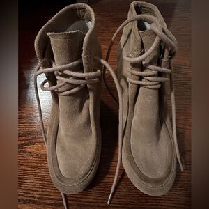 Michael Kors college shoes. Comfortable light size 7M. Excellent condition